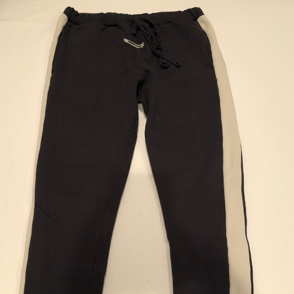 Fear of God Essentials sweat pants. Sz L.